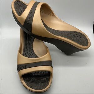 Crocs size 10 tan & gold original lightweight stylish wedges cushion soft